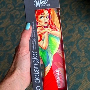 Disney wet brush pro ariel